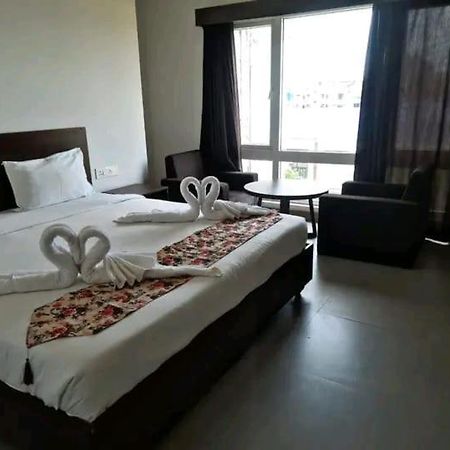 Hotel East International Tinsukia Kültér fotó